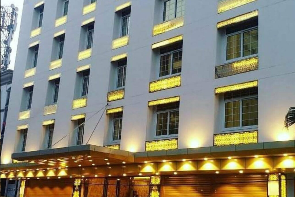 Book a Hotel Room in Hazratganj