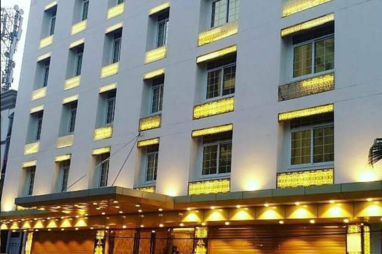 Book a Hotel Room in Hazratganj