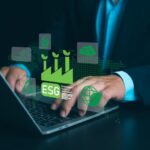 imgi_17_businessman-using-laptops-analyze-esg-screen-business-investment-strategy-concept-esg-environment-social-governance-investment-busin