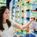 imgi_41_portrait-smiling-young-woman-store_1048944-27342637