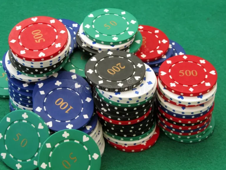 lots-poker-chips-17151566