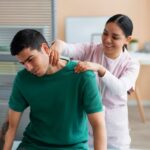 imgi_15_doctor-helping-patient-rehabilitation_23-2150321561