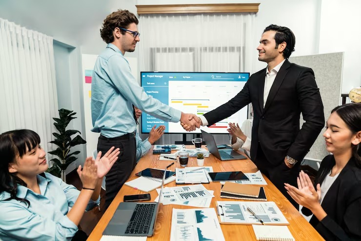 imgi_17_cheerful-meeting-room-businesspeople-celebrate-meeting-room-habiliment_31965-685547