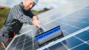 10 Signs Your Solar Panels Need Professional Cleaning