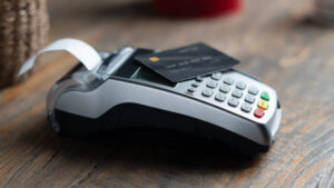 credit card payment with electronic pos machine